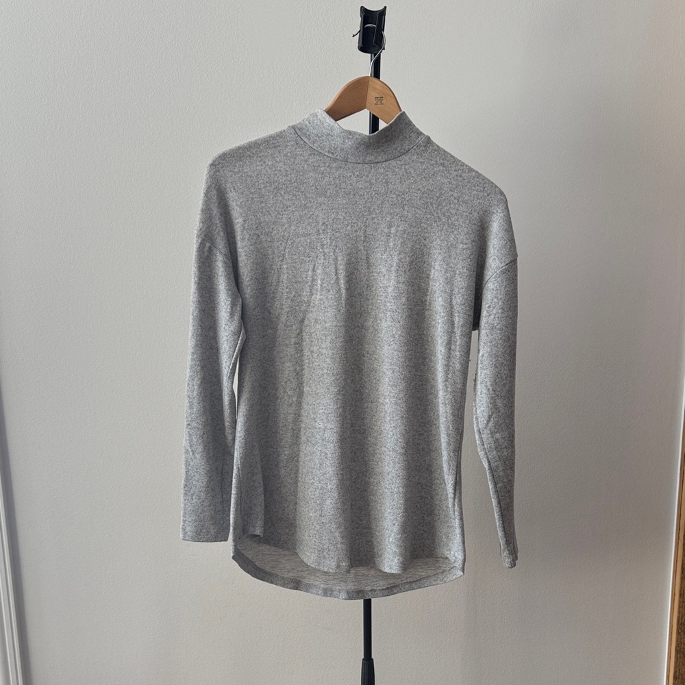 DYNAMITE HEATHER GRAY LONH SLEEVES SWEATERS